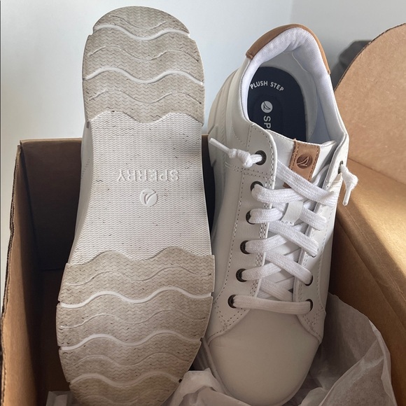 Sperry White Sneakers with Gold Details - Picture 7 of 8